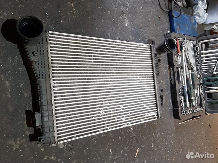 Радиатор интеркуллера Фольксваген Тоуран Кадди 1.9