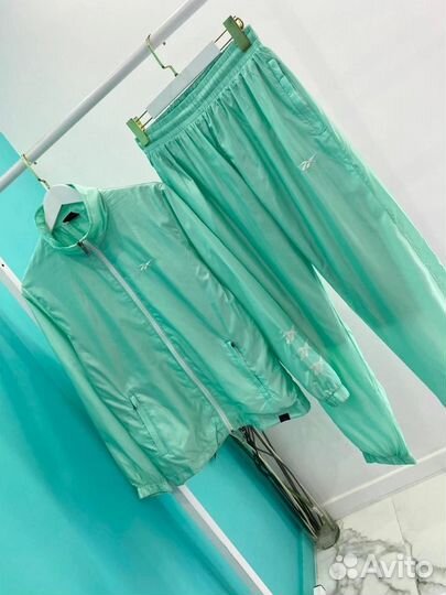 Спортивный костюм цвета tiffani