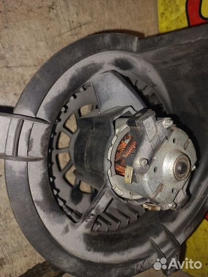 Моторчик (вентилятор) печки Mercedes 190 (W201)