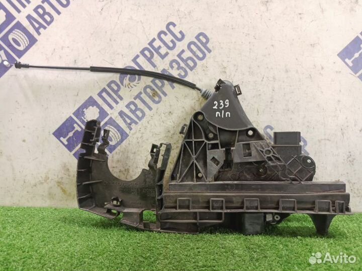 Замок двери передний правый Volvo S40 седан 1.6