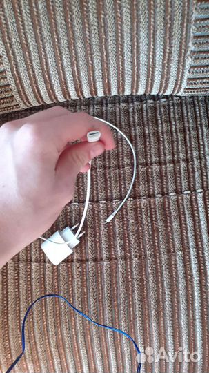 Зарядка от айфона аригинан покупалась в мего грине