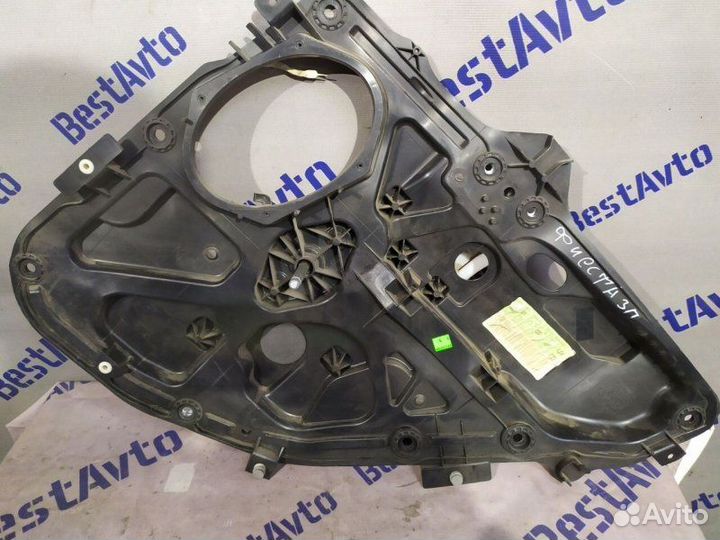 Стеклоподъемник механический задний правый Ford