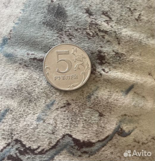 Монета 5 рублей с браком