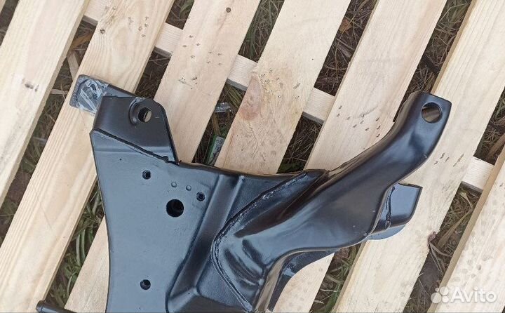 Новый передний подрамник Mitsubishi Outlander 1