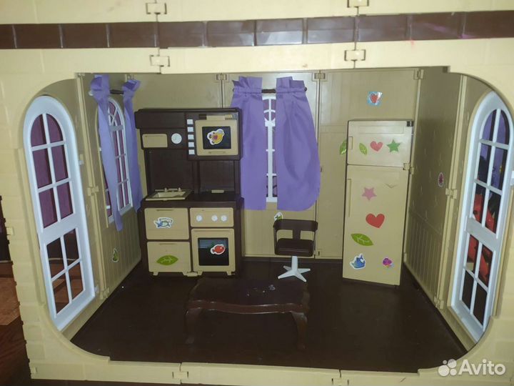 Кукольный домик с мебелью