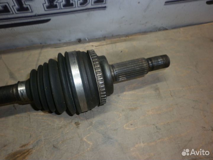 Привод полуось передняя левая Toyota Prius 20