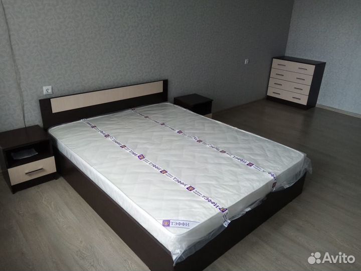 Кровать двуспальная 160х200 с матрасом