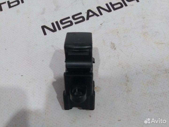 Кнопка стеклоподъёмника задняя Nissan Qashqai J10