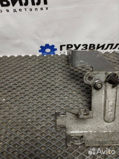 Кронштейн (крепление) Volvo FH4 21252110