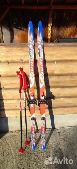 Беговые лыжи 130см, ботинки 32р, палки