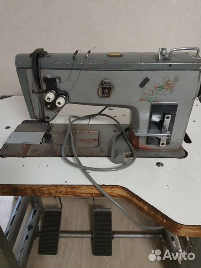 Двухигольная швейная машина