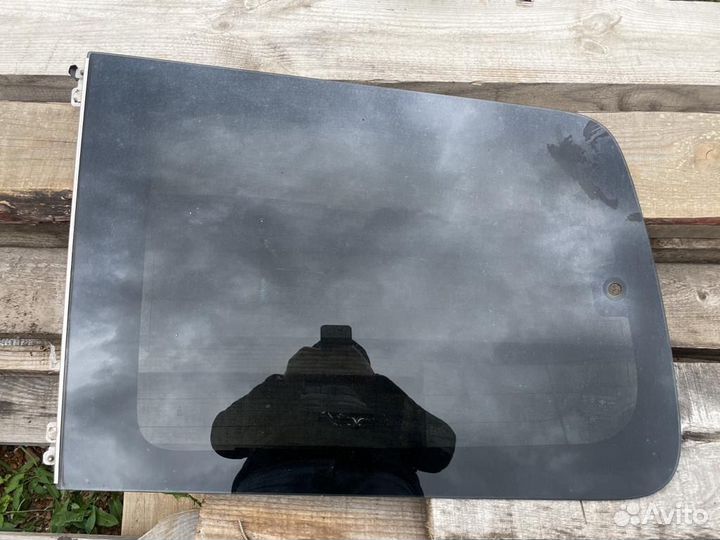 Форточка задняя левая mitsubishi pajero 4