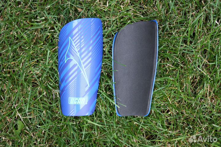 Щитки футбольные