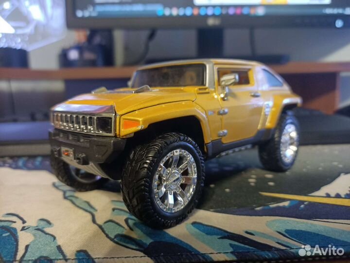Модель Maisto Hummer HX 1:24