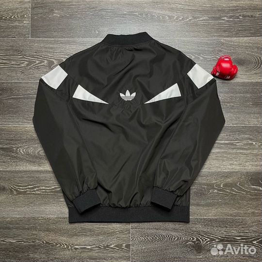 Ветровка мужская Adidas из 90-х