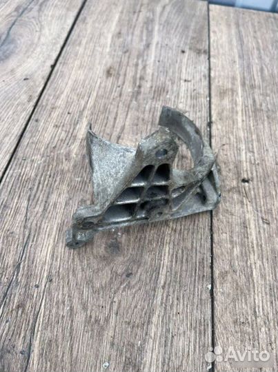 Кронштейн топливного фильтра Ford Focus 2 1.6 2009