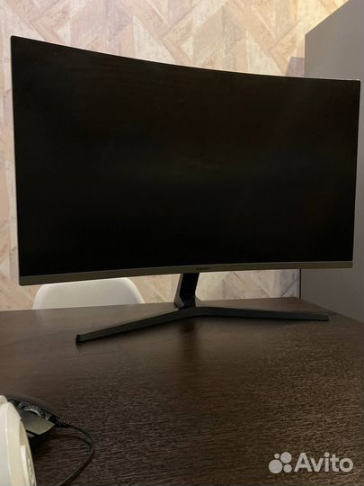 Монитор Samsung 32 изогнутый
