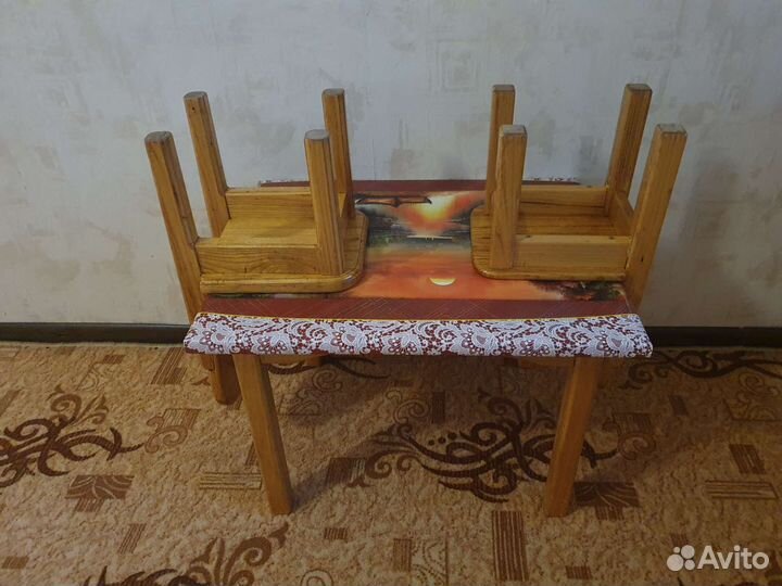 Детский стол и два стульчика