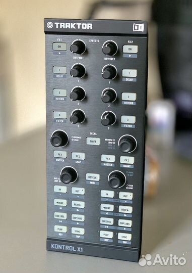 Native Instruments Traktor Kontrol X1 контроллер