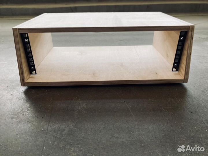 Настольная рэковая стойка 3U-300