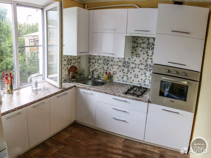 Кухня белый глянец 013