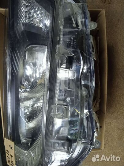 Фара передняя правая Rav 4 XA50