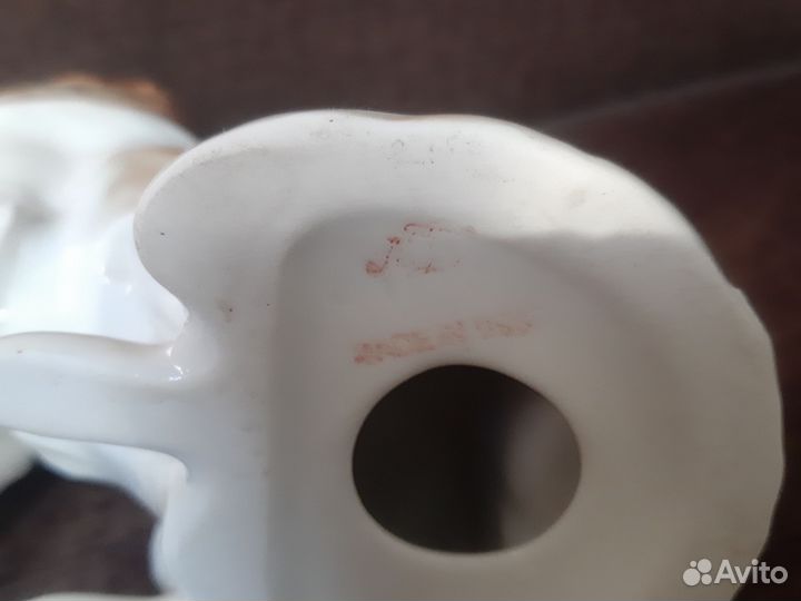 Фарфоровая статуэтка собаки лфз