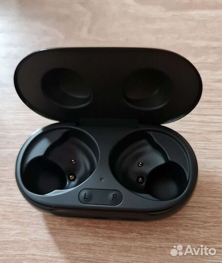 Кейс для наушников Samsung Buds+ (sm-r175)