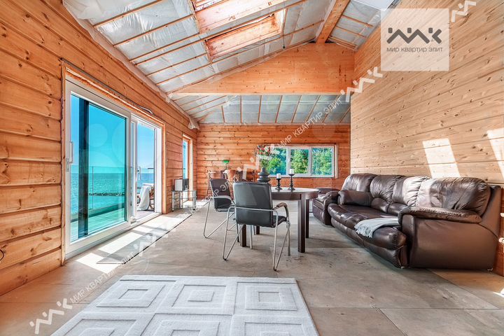 Коттедж 1520 м² на участке 25 сот.