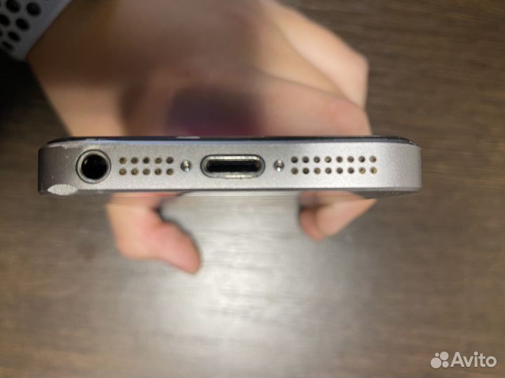 iPhone SE, 32 ГБ