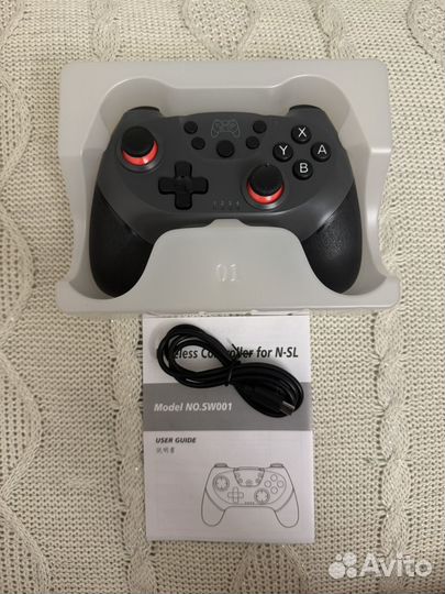 Универсальный беспроводной геймпад новый