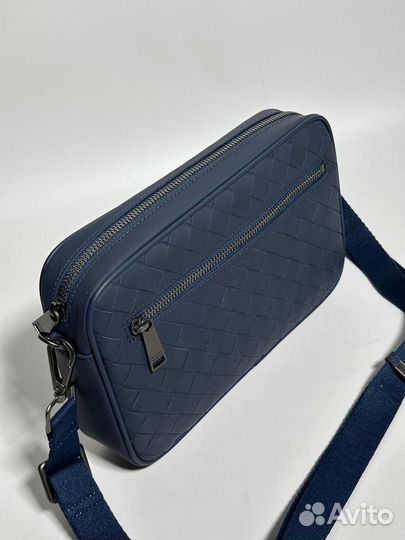 Месенжер Bottega Veneta из кожи синего цвета
