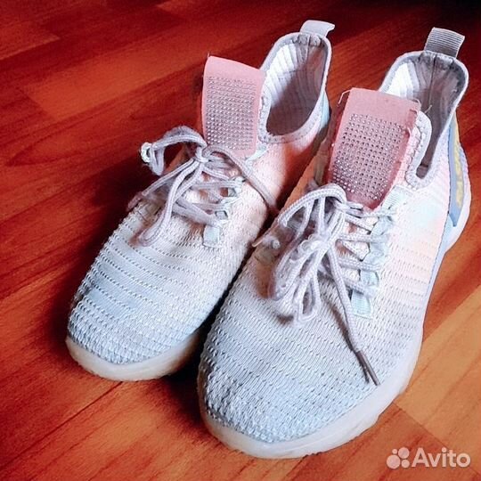 Кросовки женские летние 37-38