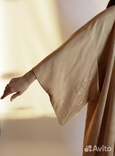 Нежное кимоно с фактурным орнаментом