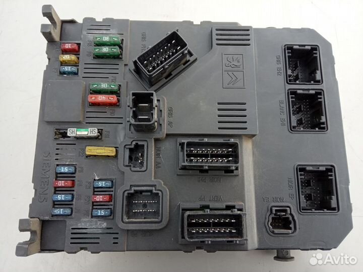 Блок предохранителей салонный Пежо 206