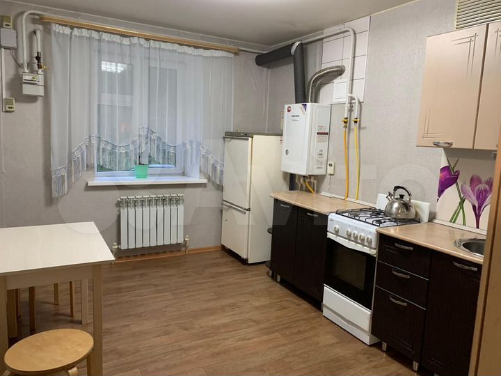 2-к. квартира, 53 м², 1/3 эт.