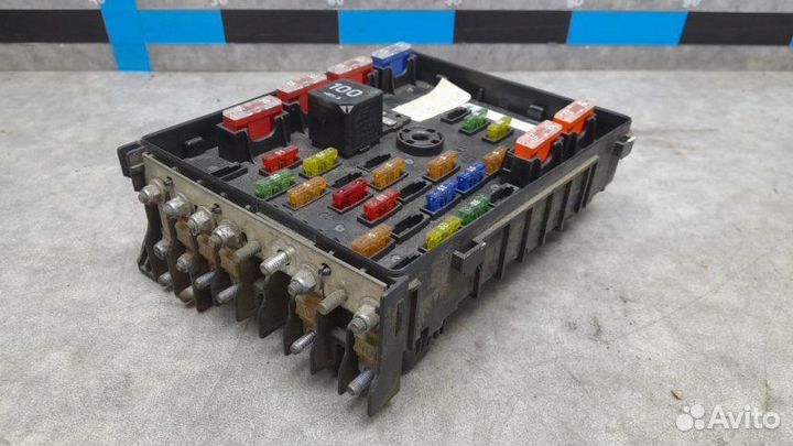 Блок предохранителей Volkswagen Passat B6 2.0 cbab