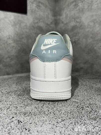 Женские кроссовки Nike Air Force LV8 Double Swoosh