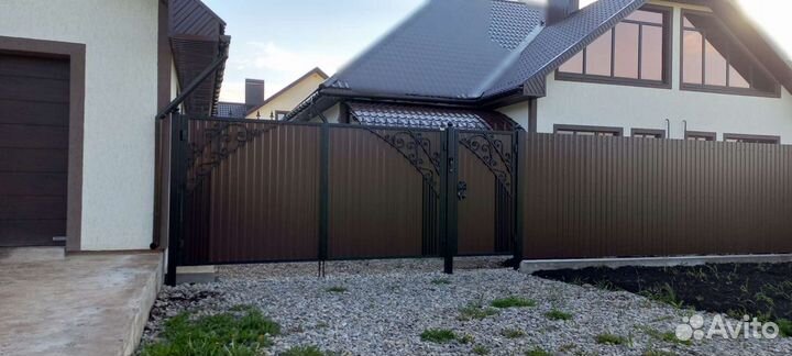 Распашные кованые ворота