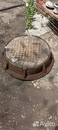 Люк канализационный чугунный