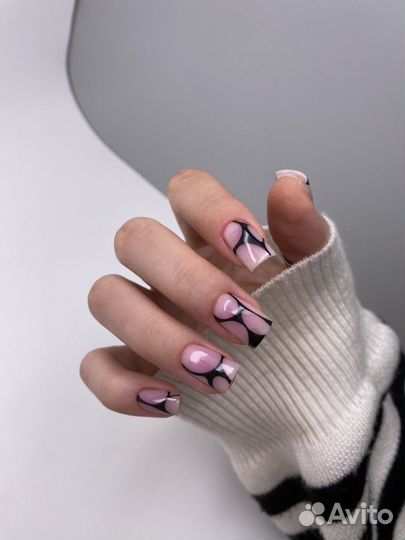 Модель на маникюр