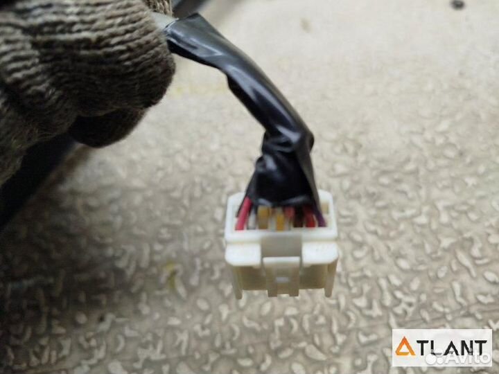 Зеркало переднее левое toyota isis