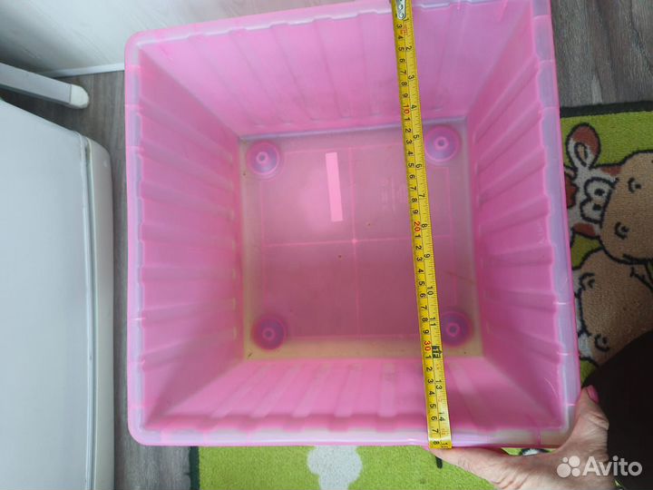 Пластиковые ящики для хранения вещей