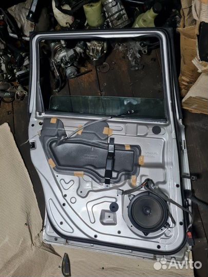 Дверь задняя левая Volvo V70 SZ B5254T2 2005