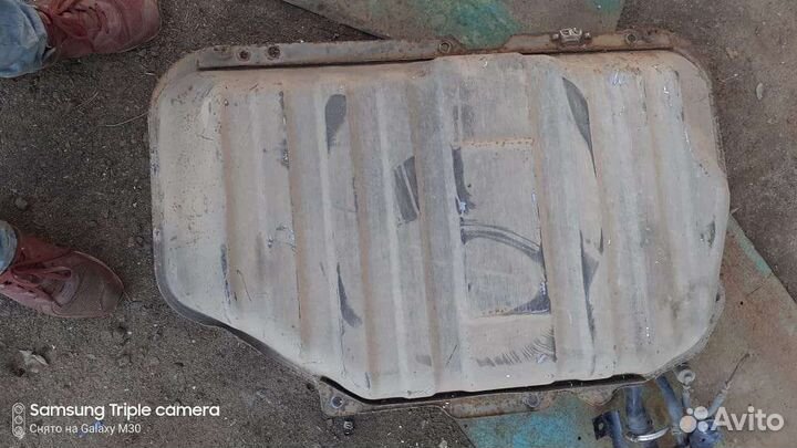 Топливный бак на Nissan Almera N15