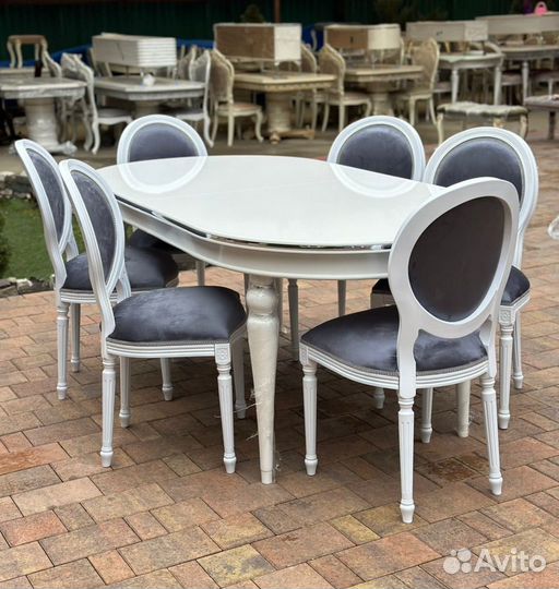 Стол и стулья