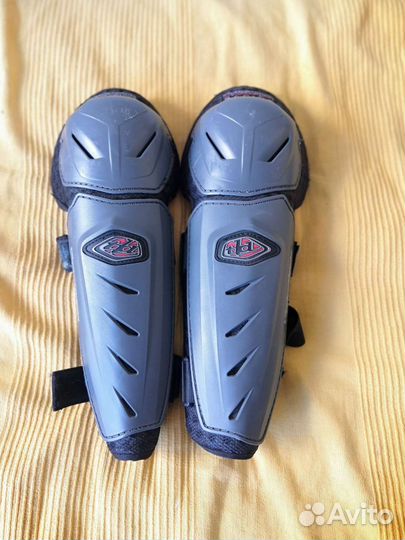 Наколенники