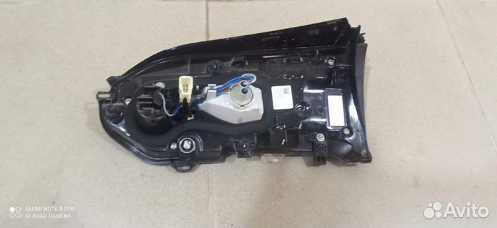 Фонарь задний внутренний левый Toyota RAV 4 2019