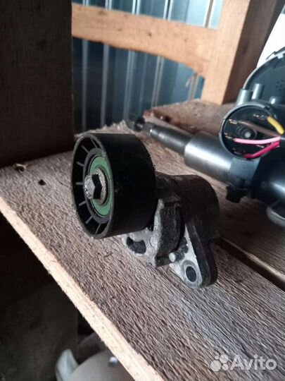 Ролик натяжной Renault Logan 1