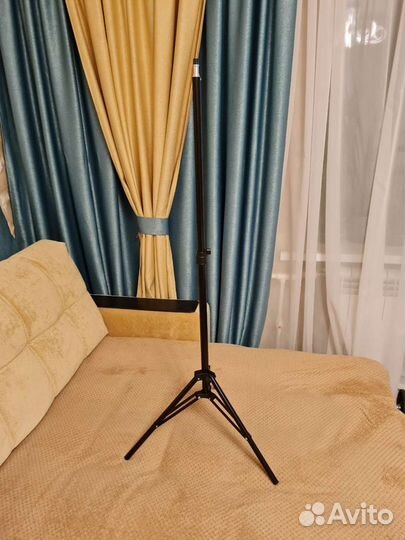 Штатив 2,1 м телескопический новый